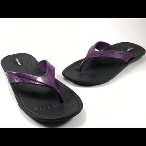 Okabashi Rubber Flip Flops - Size: Women’s Medium